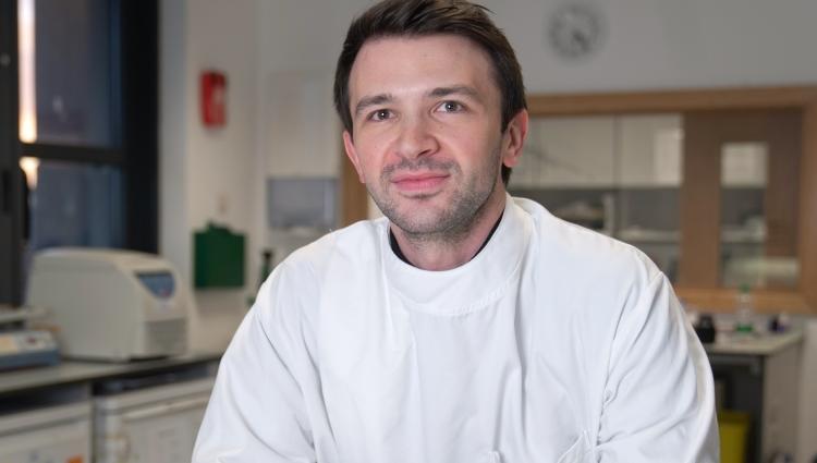 Dr Damir Varešlija in Breast Cancer Now lab